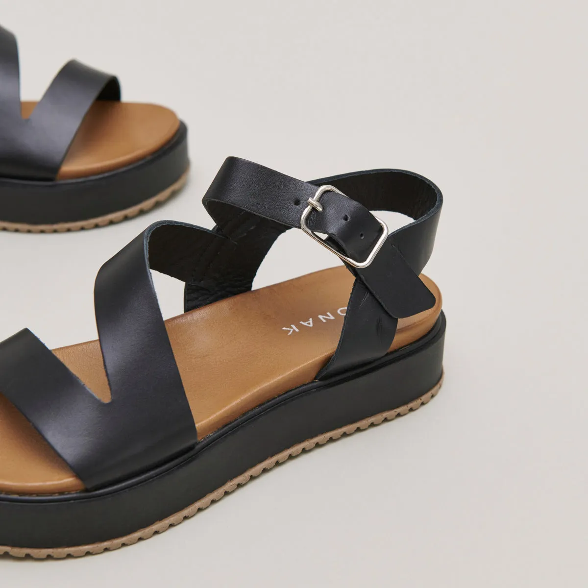 563- Isaure Cuir Noir