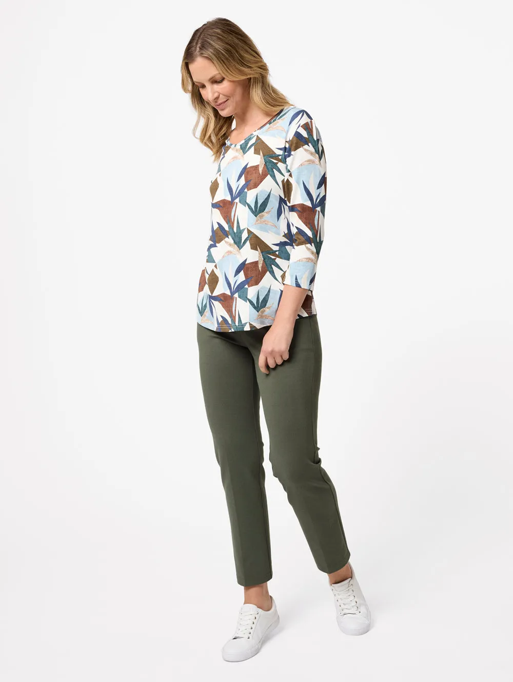 Moda Slim Leg Short Pant