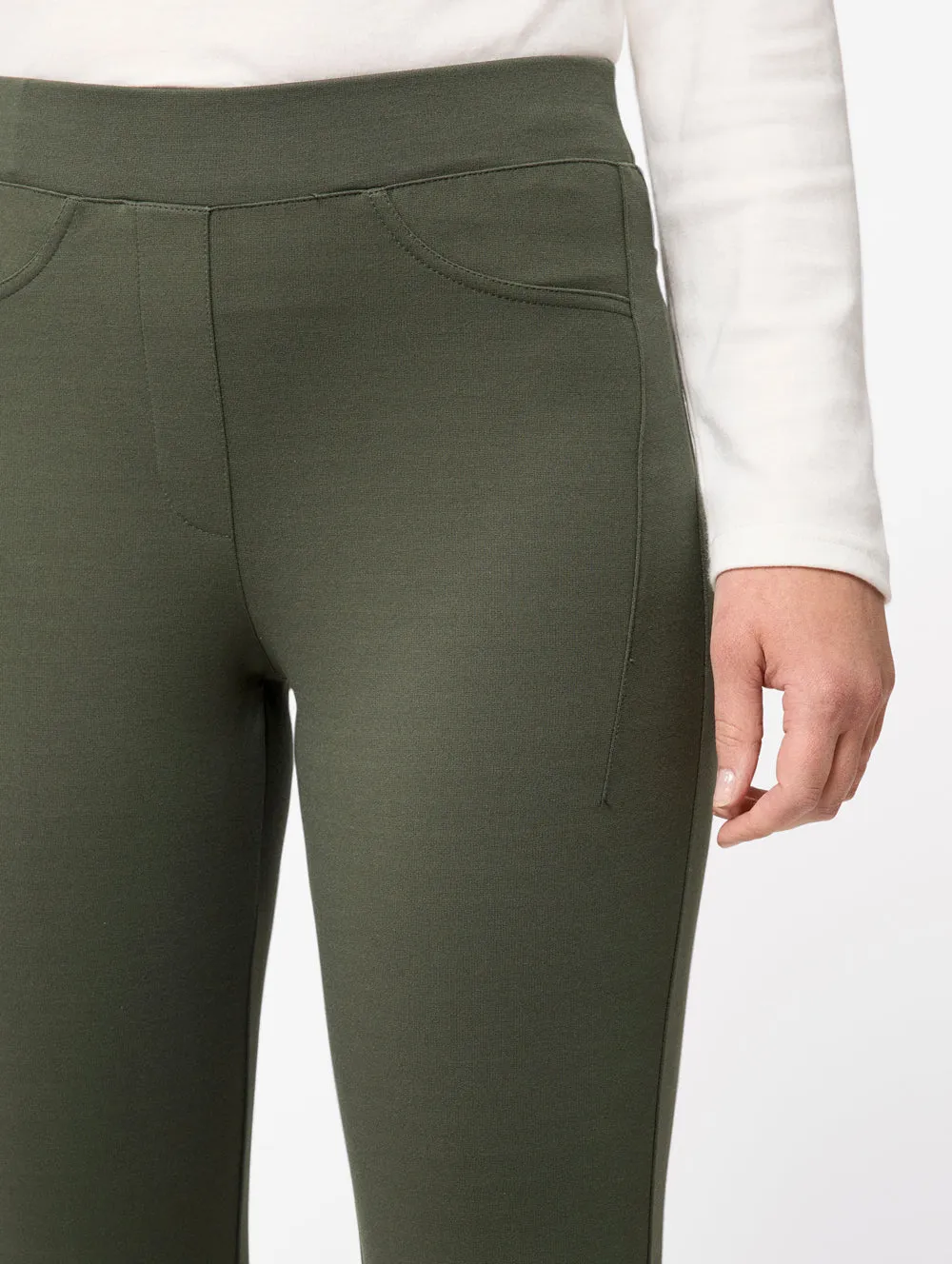 Moda Slim Leg Short Pant