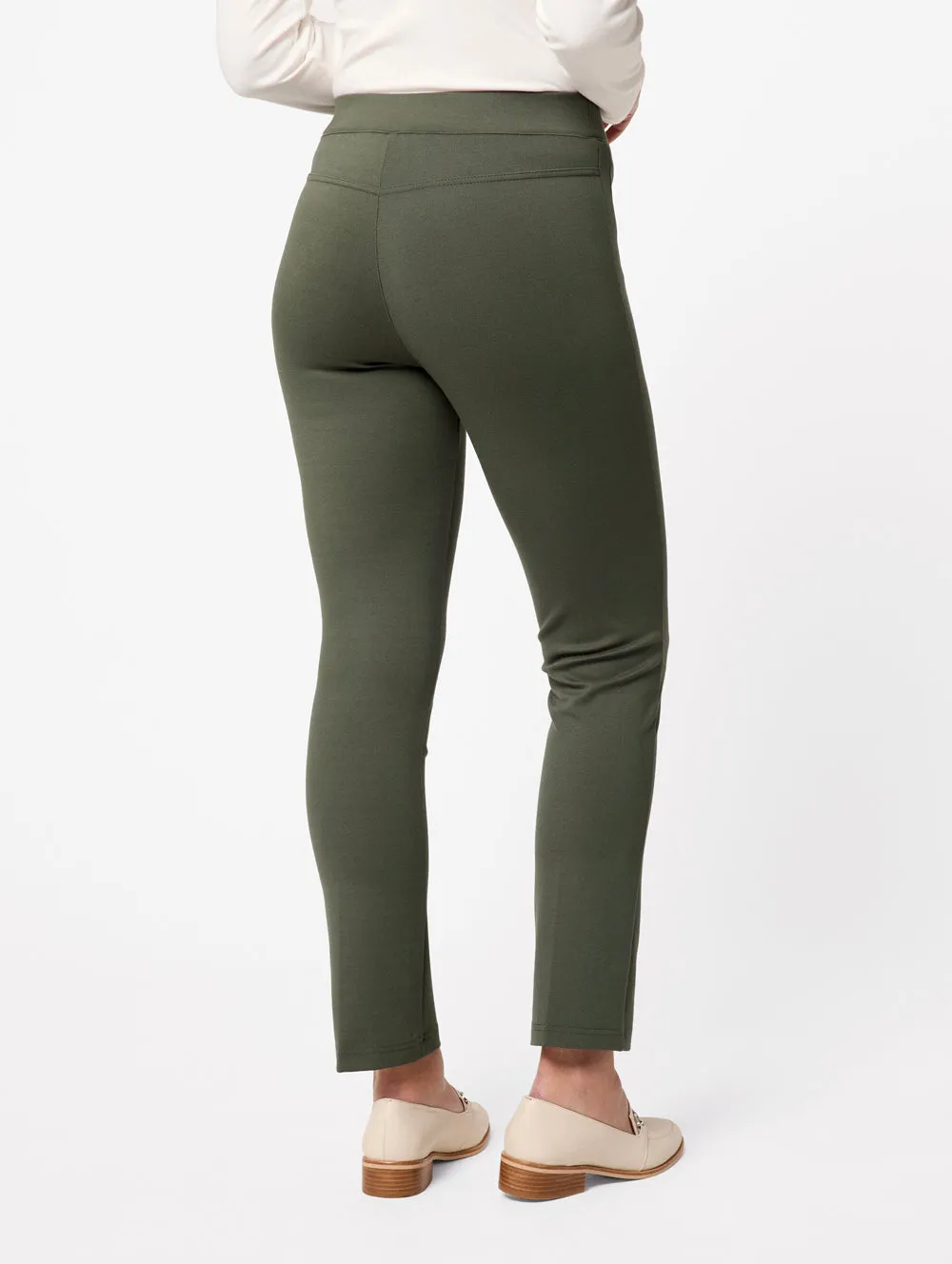 Moda Slim Leg Short Pant