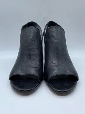 Women's Stuart Weitzman Shoes. 8