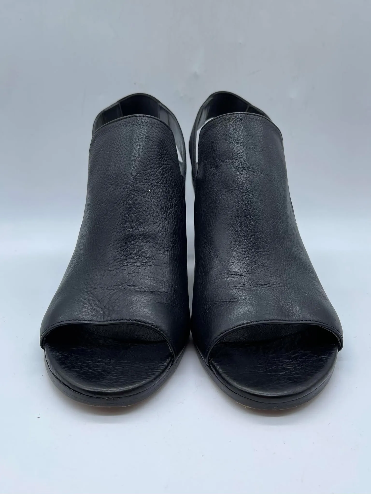 Women's Stuart Weitzman Shoes. 8